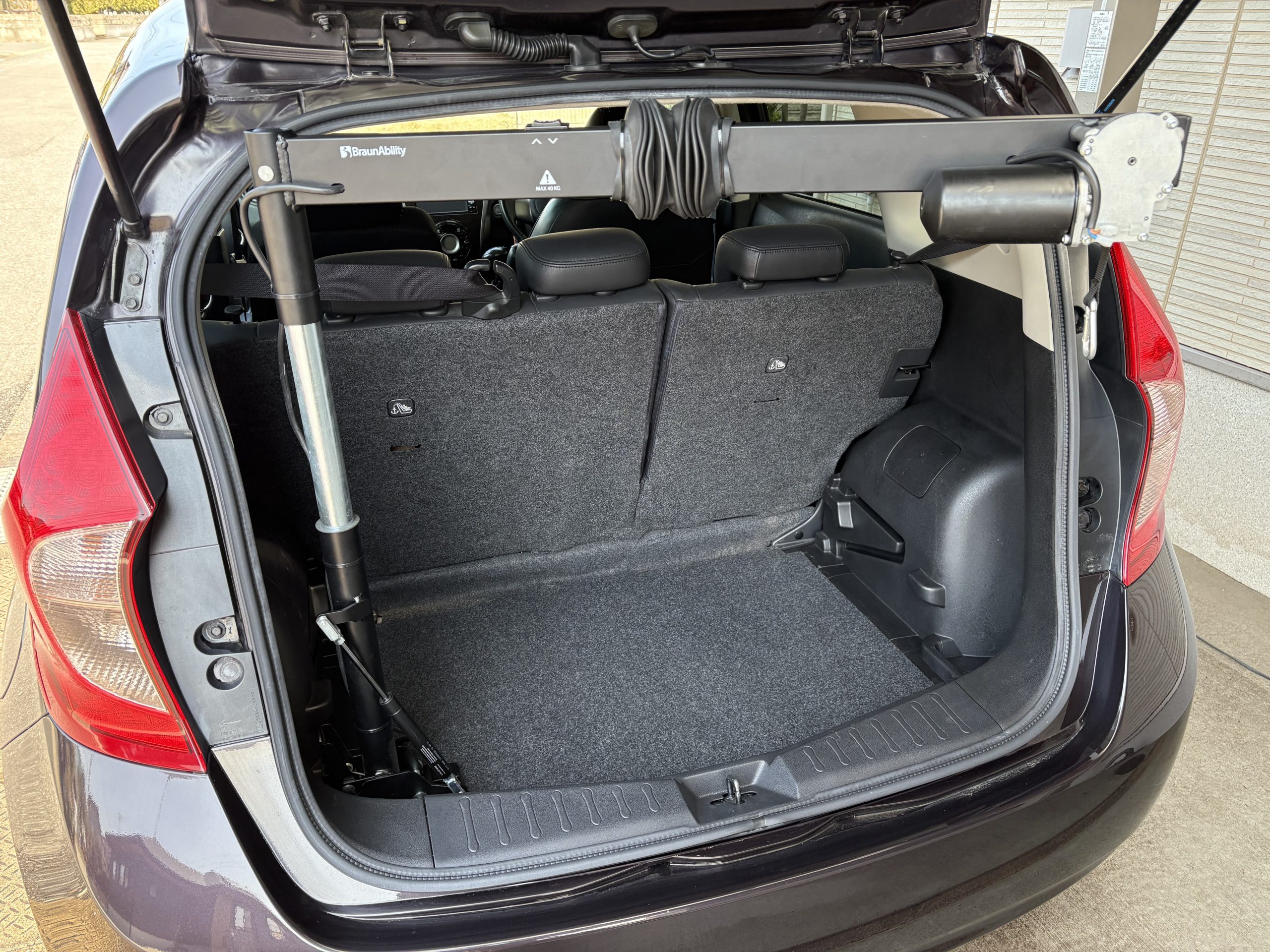 記事：デモ車両 日産ノートに車いすリフトを装着しました。のサムネイル