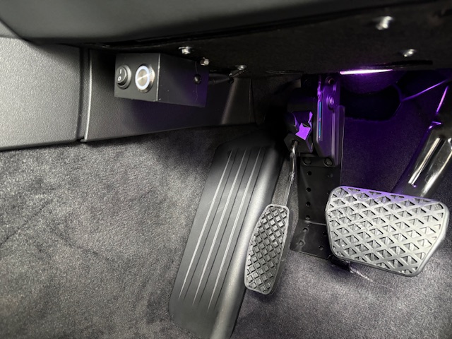 記事：BMW 5シリーズ（525Li）に電子スロットル式左足アクセル装置を取り付けました。のサムネイル