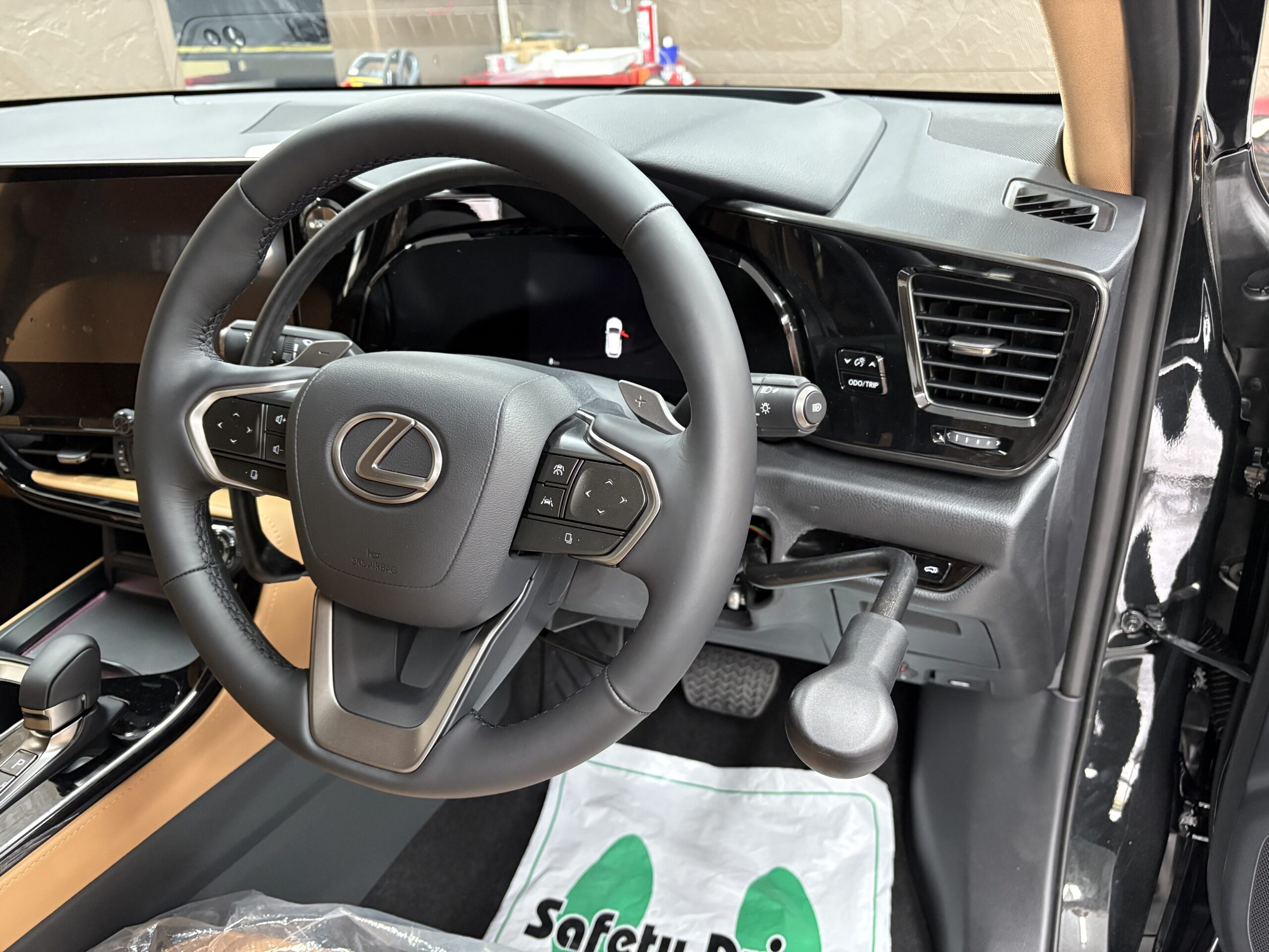 記事：LEXUS NX350ｈに手動運転装置と移乗補助装置を取付けました。のサムネイル